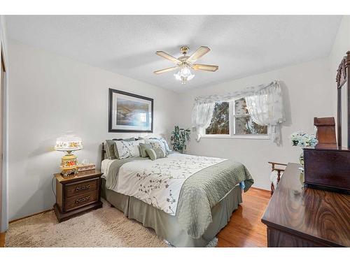 18 Harmon Place Sw, Calgary, AB - Indoor Photo Showing Bedroom