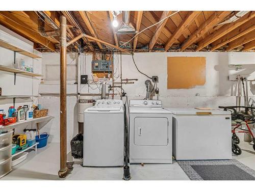 18 Harmon Place Sw, Calgary, AB - Indoor Photo Showing Laundry Room