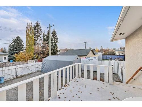 18 Harmon Place Sw, Calgary, AB - Outdoor