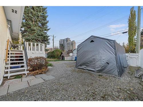 18 Harmon Place Sw, Calgary, AB - Outdoor