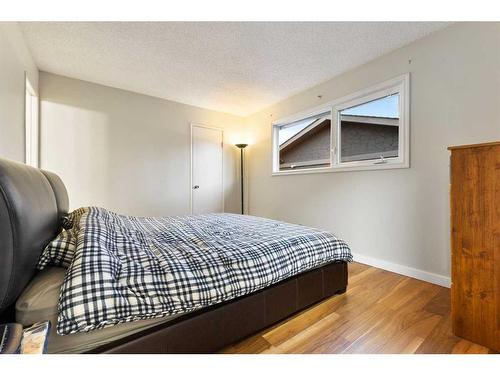 11 Midbend Crescent Se, Calgary, AB - Indoor Photo Showing Bedroom