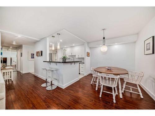 4B-133 25 Avenue Sw, Calgary, AB - Indoor Photo Showing Dining Room