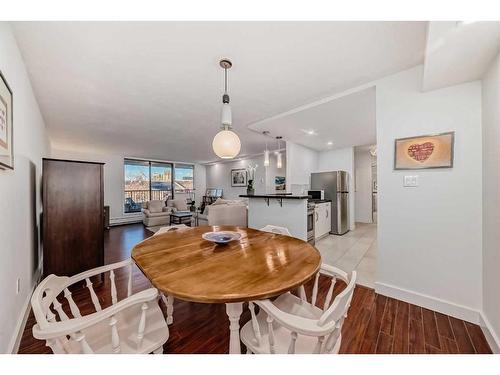 4B-133 25 Avenue Sw, Calgary, AB - Indoor Photo Showing Dining Room