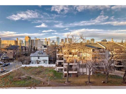 4B-133 25 Avenue Sw, Calgary, AB - Outdoor With View