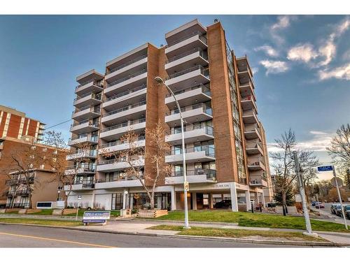 4B-133 25 Avenue Sw, Calgary, AB - Outdoor With Balcony With Facade