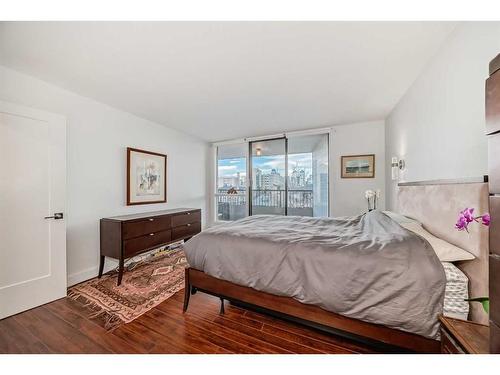 4B-133 25 Avenue Sw, Calgary, AB - Indoor Photo Showing Bedroom