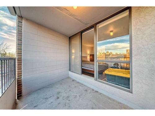 4B-133 25 Avenue Sw, Calgary, AB - Outdoor With Balcony With Exterior