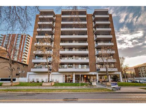 4B-133 25 Avenue Sw, Calgary, AB - Outdoor With Balcony With Facade