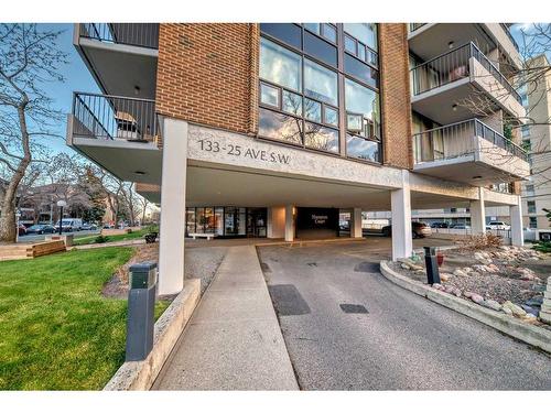 4B-133 25 Avenue Sw, Calgary, AB - Outdoor With Balcony