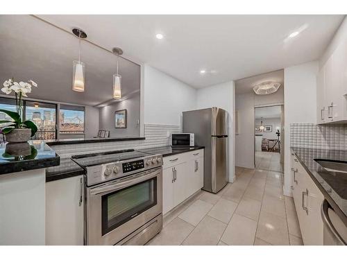 4B-133 25 Avenue Sw, Calgary, AB - Indoor Photo Showing Kitchen With Stainless Steel Kitchen With Upgraded Kitchen