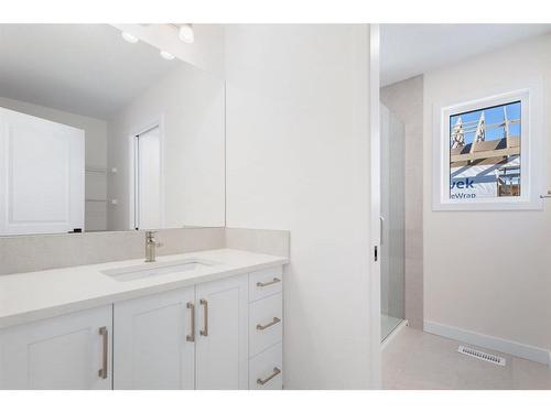 53 Versant Point Sw, Calgary, AB - Indoor Photo Showing Bathroom