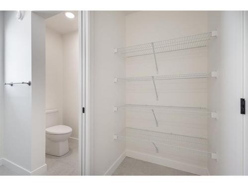 53 Versant Point Sw, Calgary, AB - Indoor Photo Showing Bathroom