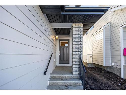 53 Versant Point Sw, Calgary, AB - Outdoor