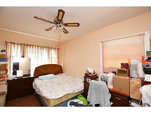 30 6 Street Sw, Medicine Hat, AB - Indoor Photo Showing Bedroom