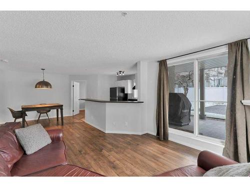 3102-20 Harvest Rose Park Ne, Calgary, AB - Indoor Photo Showing Living Room