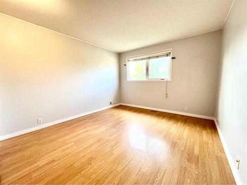 25 Edgeford Way Nw, Calgary, AB - Indoor Photo Showing Other Room