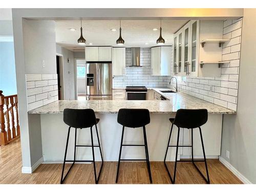 25 Edgeford Way Nw, Calgary, AB - Indoor Photo Showing Kitchen With Upgraded Kitchen