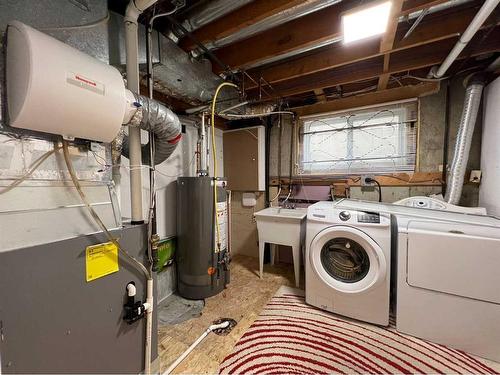 25 Edgeford Way Nw, Calgary, AB - Indoor Photo Showing Laundry Room