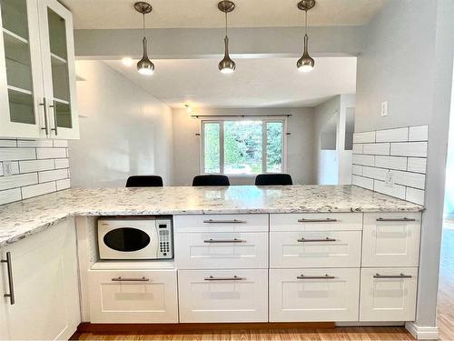 25 Edgeford Way Nw, Calgary, AB - Indoor Photo Showing Kitchen With Upgraded Kitchen