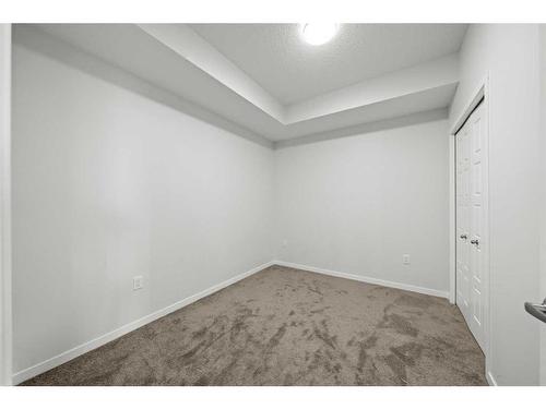 411-40 Carrington Plaza Nw, Calgary, AB - Indoor Photo Showing Other Room