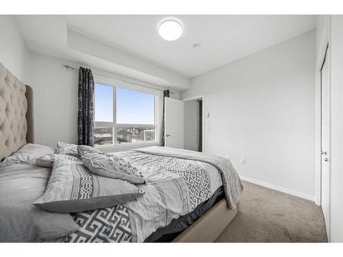 411-40 Carrington Plaza Nw, Calgary, AB - Indoor Photo Showing Bedroom