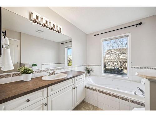 154 Prestwick Landing Se, Calgary, AB - Indoor Photo Showing Bathroom