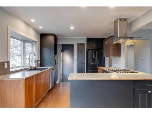 403 Hawthorn Drive Nw, Calgary, AB - Indoor Photo Showing Kitchen