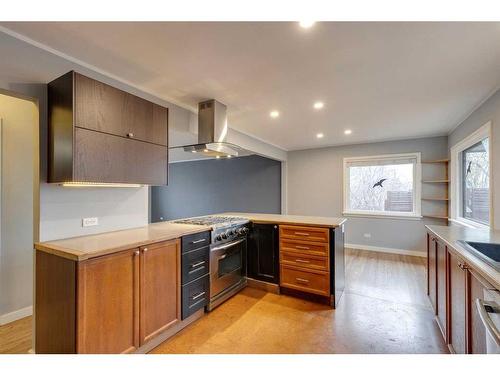 403 Hawthorn Drive Nw, Calgary, AB - Indoor Photo Showing Kitchen