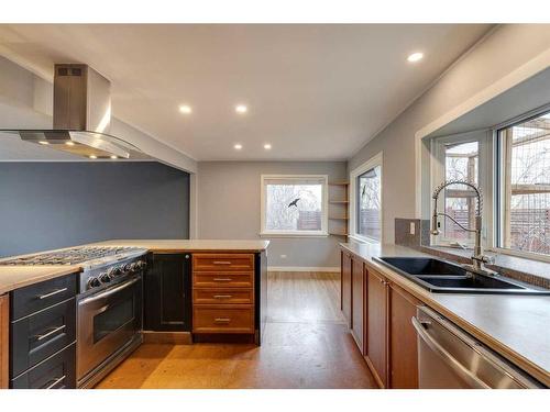 403 Hawthorn Drive Nw, Calgary, AB - Indoor Photo Showing Kitchen With Double Sink