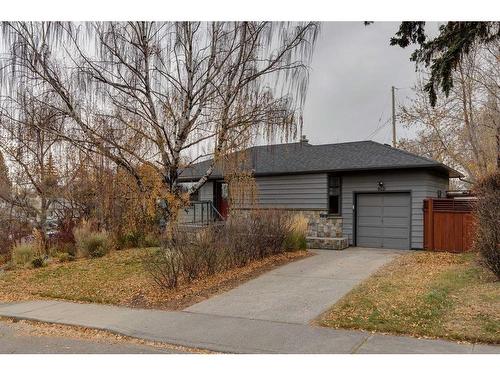 403 Hawthorn Drive Nw, Calgary, AB - Outdoor