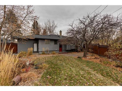 403 Hawthorn Drive Nw, Calgary, AB - Outdoor