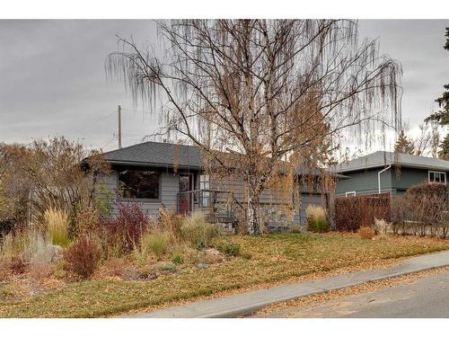 403 Hawthorn Drive Nw, Calgary, AB - Outdoor