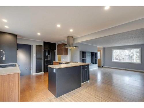 403 Hawthorn Drive Nw, Calgary, AB - Indoor Photo Showing Kitchen