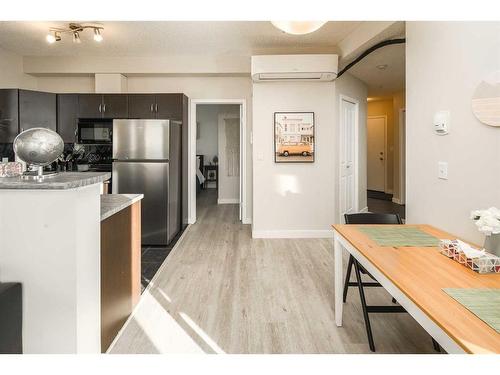 1801-1053 10 Street Sw, Calgary, AB - Indoor Photo Showing Kitchen