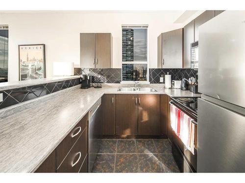 1801-1053 10 Street Sw, Calgary, AB - Indoor Photo Showing Kitchen With Double Sink