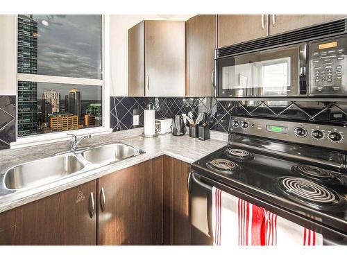 1801-1053 10 Street Sw, Calgary, AB - Indoor Photo Showing Kitchen With Double Sink