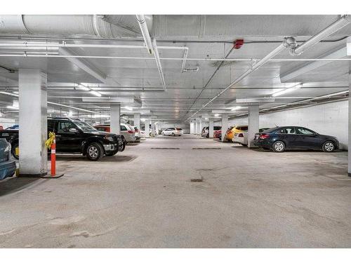 1801-1053 10 Street Sw, Calgary, AB - Indoor Photo Showing Garage