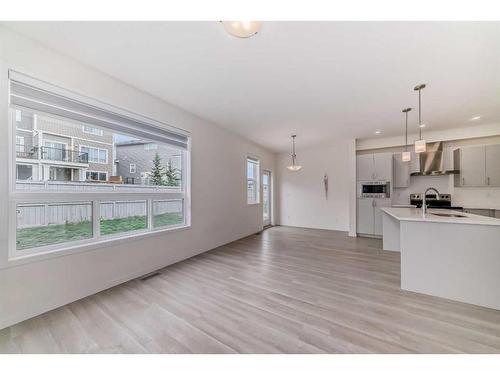 660 South Point Heath Sw, Airdrie, AB - Indoor Photo Showing Kitchen