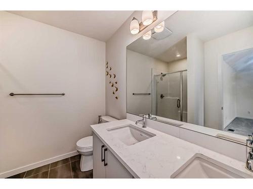 660 South Point Heath Sw, Airdrie, AB - Indoor Photo Showing Bathroom