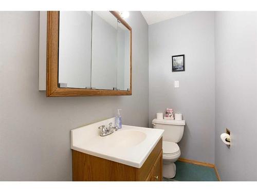 4641 69 Street Nw, Calgary, AB - Indoor Photo Showing Bathroom