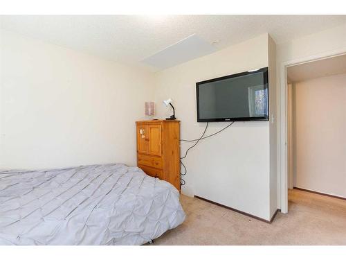 4641 69 Street Nw, Calgary, AB - Indoor Photo Showing Bedroom