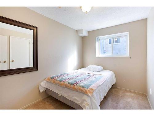 4641 69 Street Nw, Calgary, AB - Indoor Photo Showing Bedroom