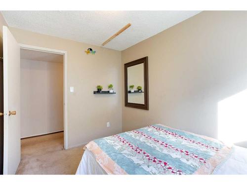 4641 69 Street Nw, Calgary, AB - Indoor Photo Showing Bedroom