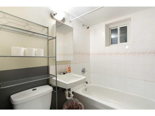 4641 69 Street Nw, Calgary, AB - Indoor Photo Showing Bathroom