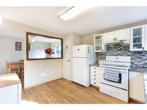 4641 69 Street Nw, Calgary, AB - Indoor Photo Showing Kitchen