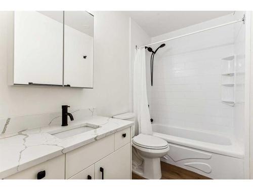 1101-2520 Palliser Drive Sw, Calgary, AB - Indoor Photo Showing Bathroom