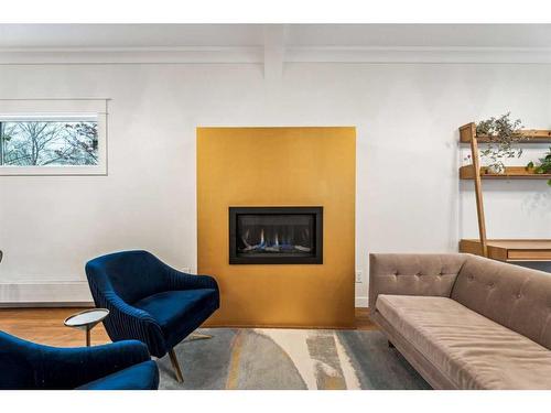 728 1 Avenue Nw, Calgary, AB - Indoor Photo Showing Living Room With Fireplace