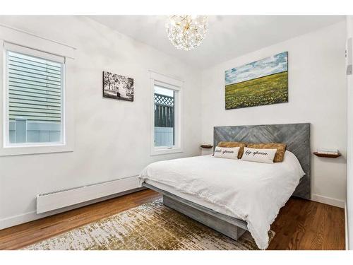 728 1 Avenue Nw, Calgary, AB - Indoor Photo Showing Bedroom