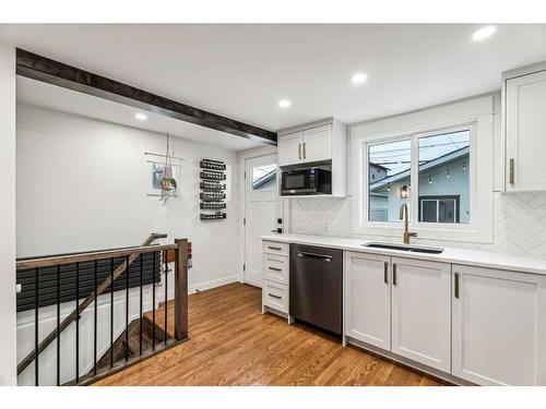 728 1 Avenue Nw, Calgary, AB - Indoor Photo Showing Kitchen