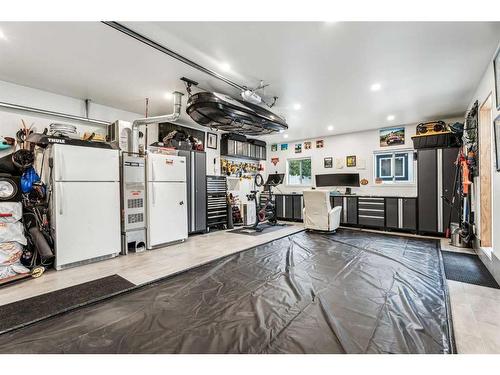 728 1 Avenue Nw, Calgary, AB - Indoor Photo Showing Garage